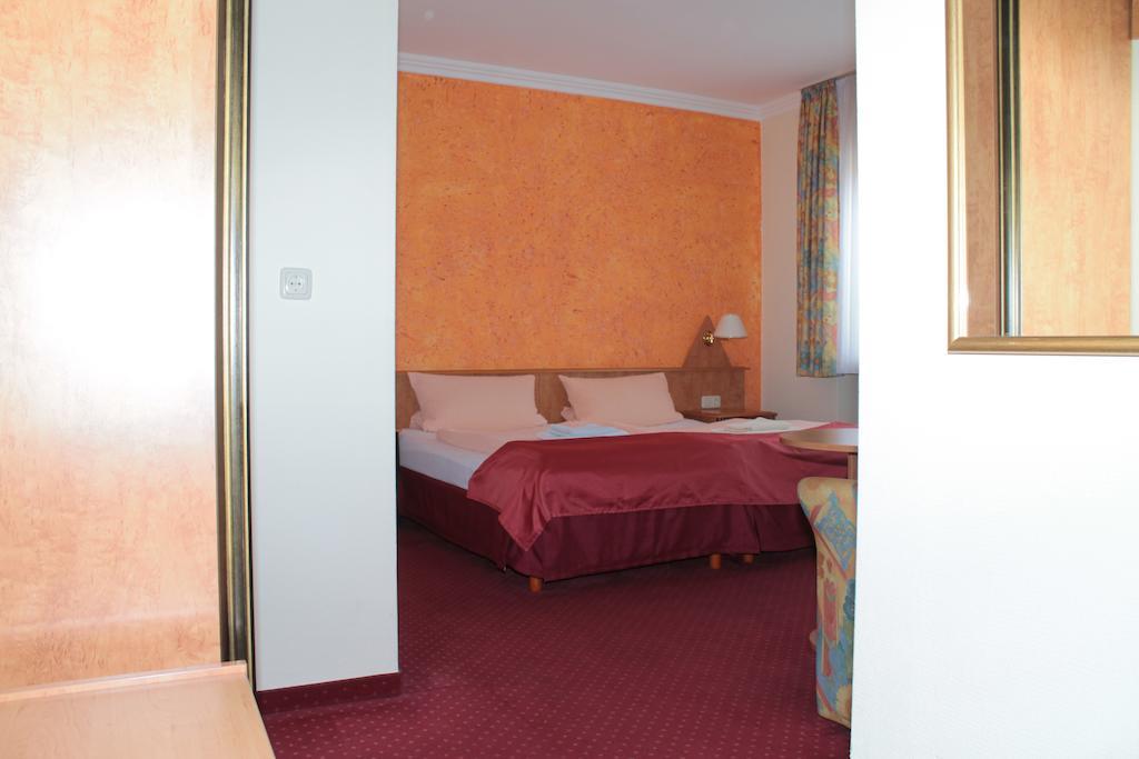 Garni Zum Adler Hotell Gensingen Rom bilde