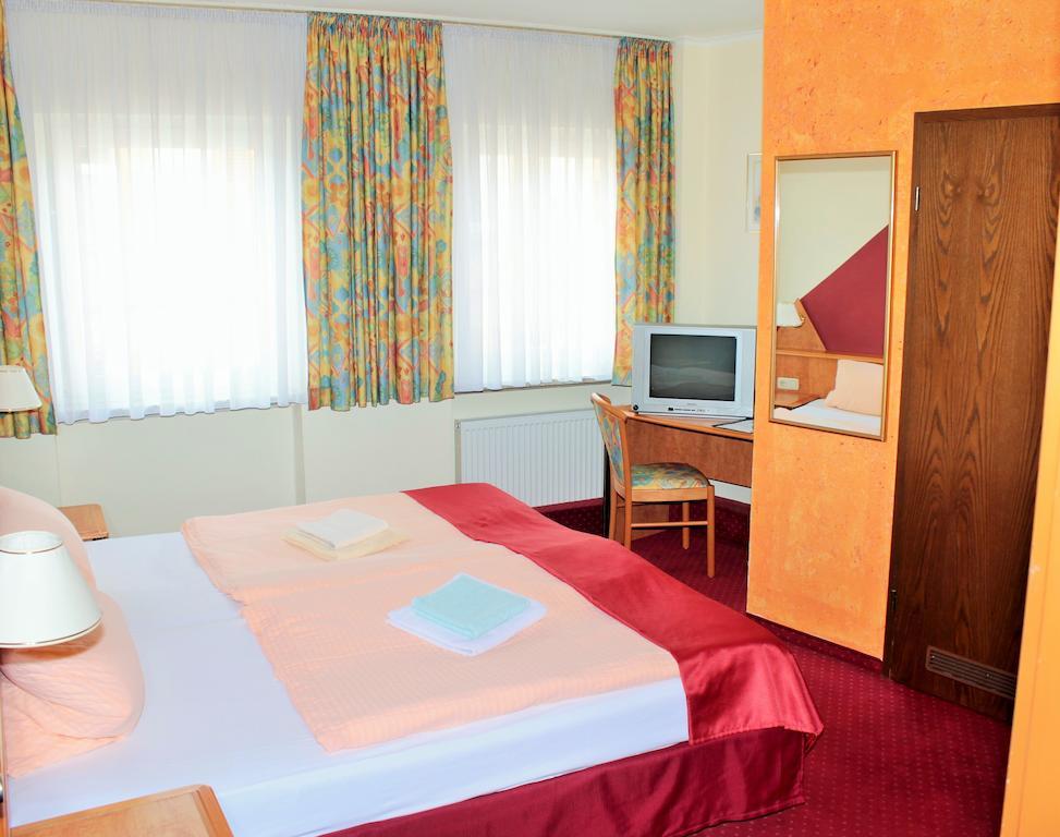 Garni Zum Adler Hotell Gensingen Rom bilde
