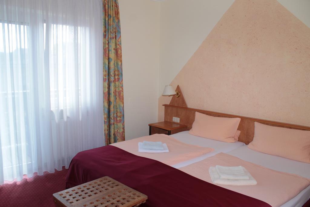 Garni Zum Adler Hotell Gensingen Rom bilde
