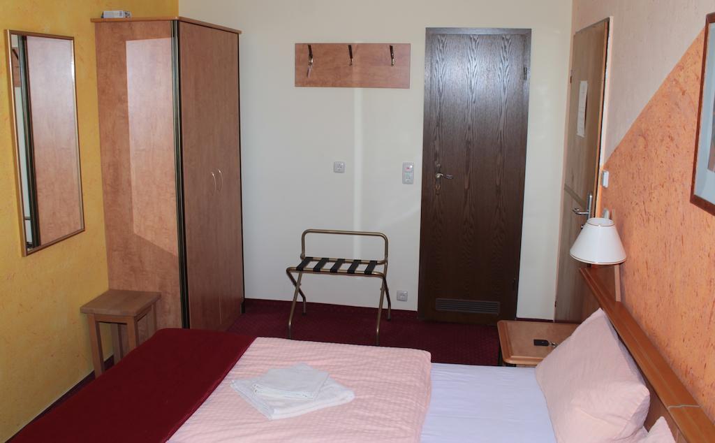 Garni Zum Adler Hotell Gensingen Rom bilde