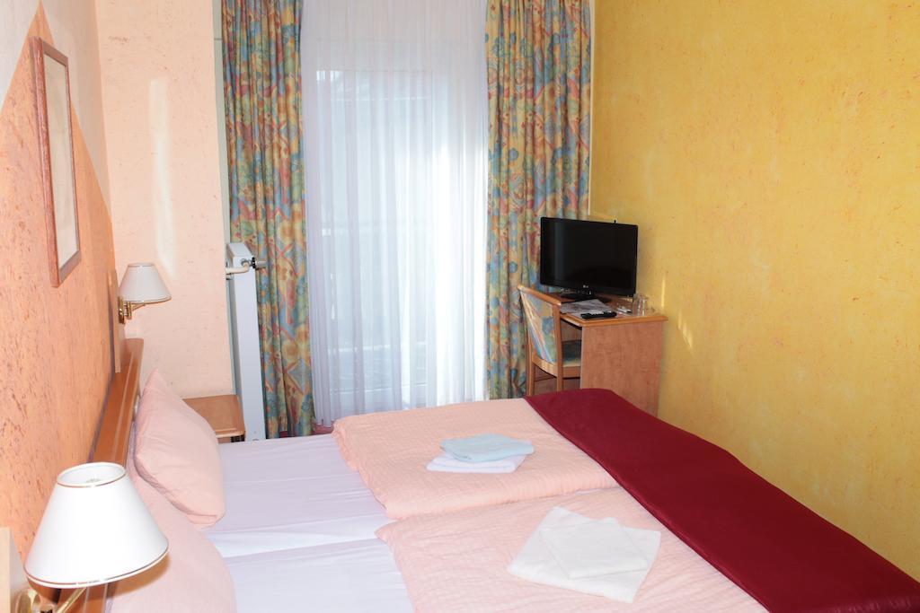 Garni Zum Adler Hotell Gensingen Rom bilde