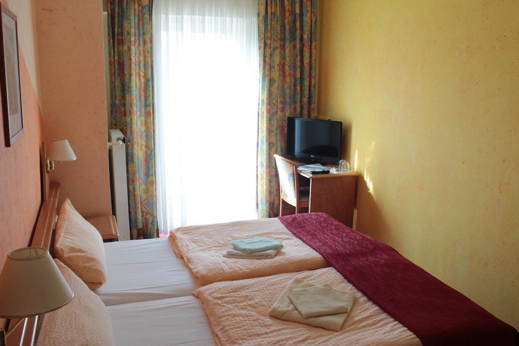 Garni Zum Adler Hotell Gensingen Rom bilde